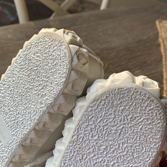 Stuart Weitzman Fringe Coverstory - Picture 12 of 14